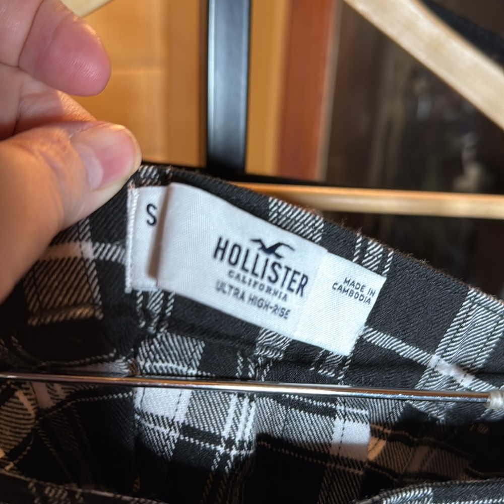 Hollister Black and White Plaid Mini Skirt - Picture 10 of 10